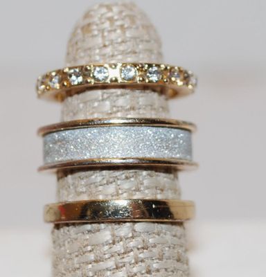 SIZE 6¾ "Guess" Brand 3 Tier Ring with Full and Ground Style Stones on Gold Tone Band (10.3g)