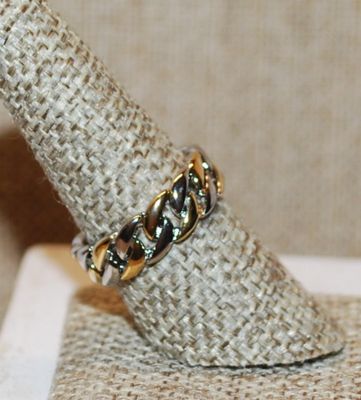 Size 8 Two Tone Gold & Silver Chain Link Style Ring (5.4g)