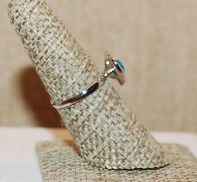 Size 7--7½ ADJUSTIBLE Split Silver Tone Band Ring with HEART & Blue Round Main Stone (1.9g)