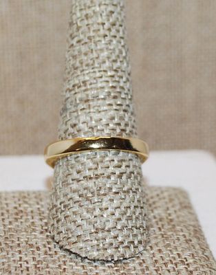 Size 9 Half Infinity Ring with Center Row of 8 Clear Stones on a "Grooved" Gold Tone Setting (5.3g)