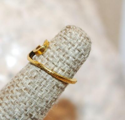 Size 3 TOE RING with "Letter S Shape" on a Gold Tone OPEN BAND (0.8g)