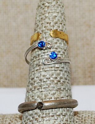 Sizes 4, 6 & 10 Collection of 3 Assorted Blue Stones, Base Metal & Gold Colored RINGS (Total 6.7g)