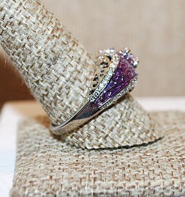 Size 9¼ Marked .925 "Puffy" VIOLET Party Ring with a Single Main Clear Round Stone on a Silver Band (6.1g)