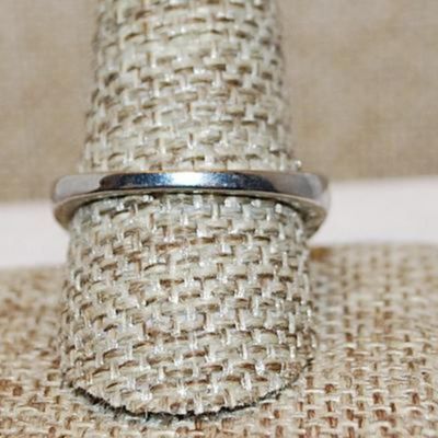 Size 8 Marked .925 "Puffy" AQUAMARINE Party Ring with a Single Main Clear Round Stone on a Silver Band (6.4g)