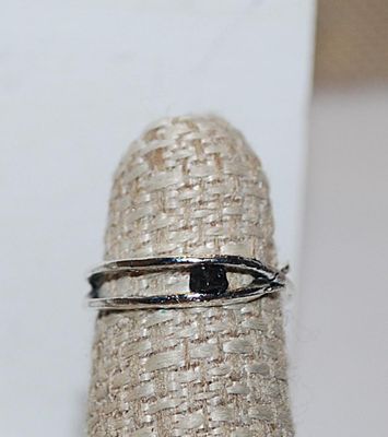 Size 4 Collection of 2 Rough Cut Silver Tone RINGS - Spikes with 8 Stones and Criss-Cross with Charcoal Style Stone (2.7g)