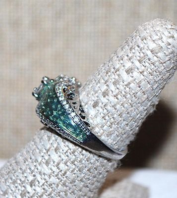 Size 8 Marked .925 "Puffy" LIGHT GREEN Party Ring with a Single Main Clear Round Stone on a Silver Band (6.4g)
