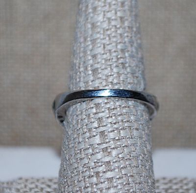 Size 8 Marked .925 "Puffy" LIGHT GREEN Party Ring with a Single Main Clear Round Stone on a Silver Band (6.4g)