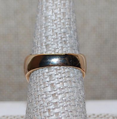 Size 8¼ Marked .925 Embossed Flower Designed Ring with Gold Colored Silver Setting and Band (7.6g)