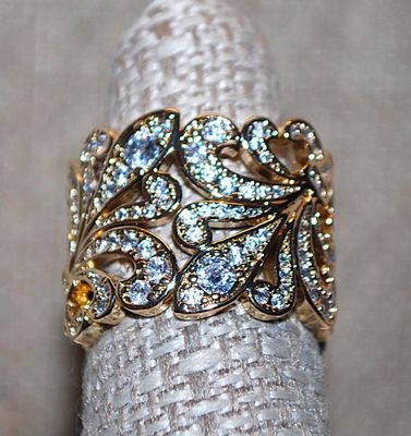 Size 6½ Infinity-Style (⅔) Gold Tone Showy RING with Bejeweled Bright Round Clear Stones on a Graphic Design Setting (9.7g)