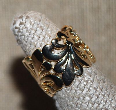 Size 6½ Infinity-Style (⅔) Gold Tone Showy RING with Bejeweled Bright Round Clear Stones on a Graphic Design Setting (9.7g)