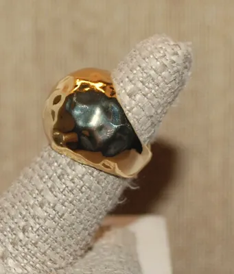 Size 8 Gold Tone "Chunky" No Stones RING with a Hammered Gold Colored SPLIT BAND (10.0g)