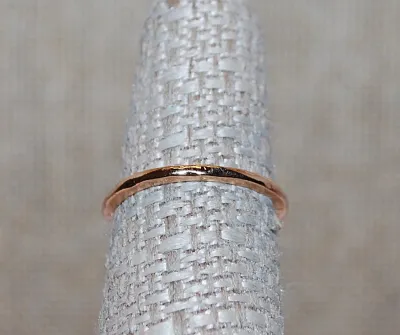 Size 6¾ Delicate Simple Gold Tone Band RING with Dangle Butterfly (1.2g)