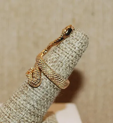 Size 8 Groove-Like SCALES SNAKE RING in an All Gold Tone Color & Setting (4.1g)