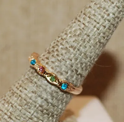 Size 7½ Delicate Multicolor ROUND Stones RING in Blue, Green, Pink & Champagne Colors on a Gold Tone Band (2.1g)