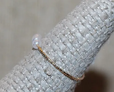 Size 7½ Very Delicate MOVEABLE Faux Pearls RING on a Thin Gold Tone Band (0.4g)