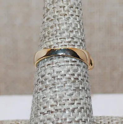 Size 8 Swirled "PUFFS" No Stones RING with Gold Tone Band (3.3g)