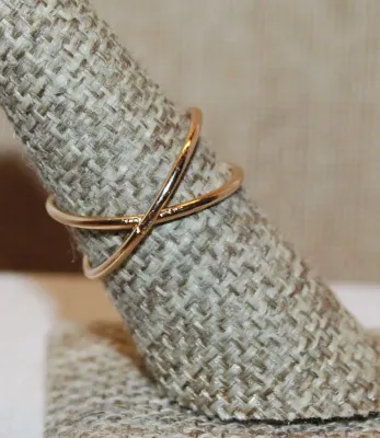 Size 7 Double CIRCLES RING with Gold Tone Bands (1.2g)