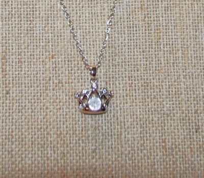 Single Clear Stone in a "Crown" Setting PENDANT (¾" x ¾") on a Silver Tone Necklace Chain 17" L