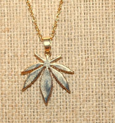 Gold Style Leaf PENDANT (1" x 1" ) on a Gold Tone Necklace Chain 17" L