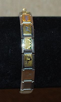 Marked "LONGABERGER" 2003 Collections Club Elastic BRACELET (2¼" Opening) with Gold Tone Attachment Knob