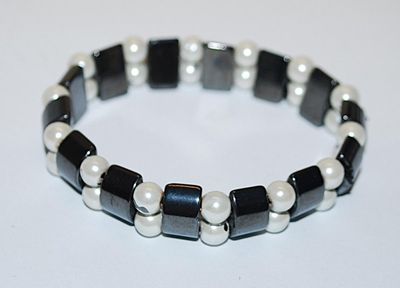 Elastic Pearl-Style Beads BRACELET (2" Opening) with Black Half-Globe Accents
