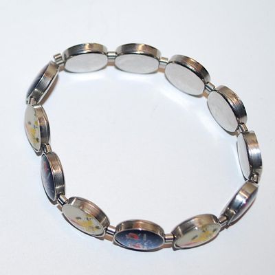 "TULSA" Brand ELASTIC BRACELET (2" Opening) with Colorful Cupped Disks on a Silver Tone Setting