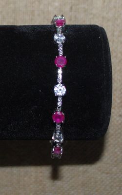 15 Alternating Clear & Cranberry Stones Bracelet with Fold-Over Clasp 6" L