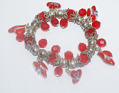 "RED HAT SOCIETY" Style Elastic DANGLES BRACELET (2½" to 3¾" Opening) with "RED HAT & BOW" Dangles,...
