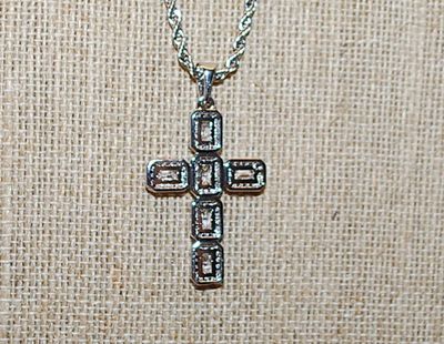 Large Rectangle Beveled Clear Stones CROSS 1½" x ¾" on a Heavy Twisted Style Silver Tone Necklace Chain 18" L