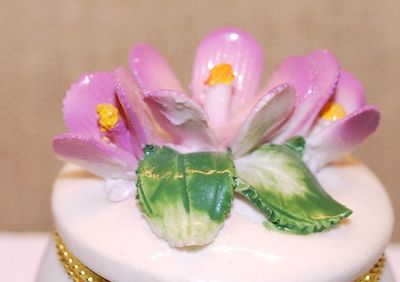 Petite Round HINGED Purple Violets Trinket Box 1½" Circ. x 2" H with Gold Tone Accents