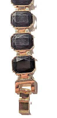 Sale Photo Thumbnail #144: BLACK Long-Style Octagon DIAL WATCH with Beveled Black Rectangle Stones BAND with Push Snap Closure + (2½"  Opening) **EXTRA BATTERY INCLUDED**
QUARTZ
Non-rechargeable Battery
Brand: ALPHYNIX
ALL ITEMS SHIPPED FREE