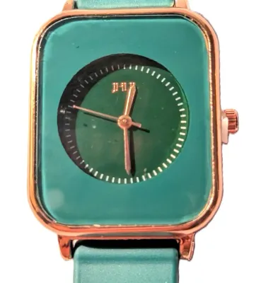 Sale Photo Thumbnail #389: "RECTANGLE GREEN & GOLD" WATCH with BAND: (Green / Rubber 9") DIAL: (1"  Rose Gold Surround, RECTANGLE)  BATTERY: Button 20 mm  *EXTRA BATTERY INCL.*
ALL ITEMS SHIPPED FREE