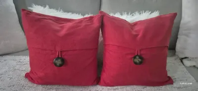 Sale Photo Thumbnail #449: Pottery Barn Linen Farmhouse throw pillow cover Wood Button accent [ 18x18]
Pottery Barn Linen Farmhouse throw pillow cover Wood Button accent [ 18x18]
> complete pillow with original PB fiber filled pillow
> no stains, rust, water or tears......as bought