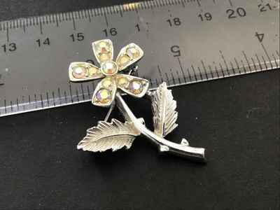Sarah Coventry Flower Brooch