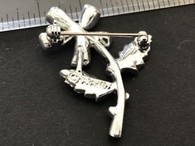 Sarah Coventry Flower Brooch
