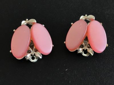 Vin pink Thermoset Clip on Earrings