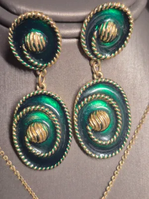 Sale Photo Thumbnail #118: A vintage costume jewelry set featuring a gold-tone chain necklace with a large, tiered pendant set with emerald green marquise and teardrop rhinestones, accented by iridescent aurora borealis rhinestones. Accompanied by a matching pair of gold-tone dangl