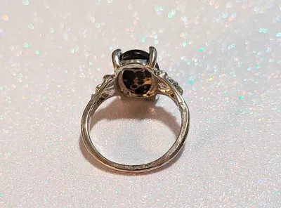 **NEW ARRIVAL** Size 9 BLACK & BEIGE OVAL CABOCHON "Mottled" STONE 4-Prong RING with "Triangle Branch" Style Band...