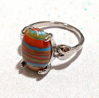 **NEW ARRIVAL** Size7½ GREEN, RED & BLUE "STRIPED" Oval Cabochon 4-Prong Stone RING with a "PUFFY HEARTS" Band in...