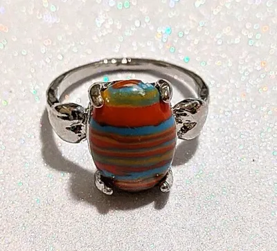 **NEW ARRIVAL** Size7½ GREEN, RED & BLUE "STRIPED" Oval Cabochon 4-Prong Stone RING with a "PUFFY HEARTS" Band in...