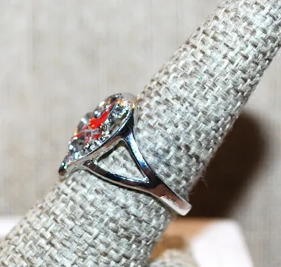 **NEW ARRIVAL** Size 8¼ RED CARDINAL BIRD HEART RING with Enameled Bird in a Heart Setting and a Silver Tone Band (3.5g)