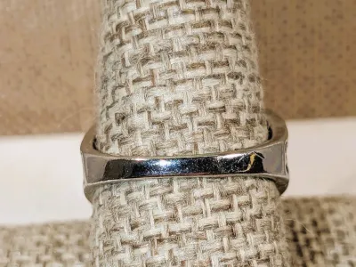 **New Arrival** Size 9¼ BLACK Enamel Front Panel RING with Hollowed Side Accents on a Silver Tone Setting & Band (6.1g)