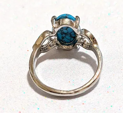 **NEW ARRIVAL** Size 10 BLUE "Crackled" Oval Cabochon 4-Prong Stone RING with a "BIG HEARTS" Band in a Silver Tone...