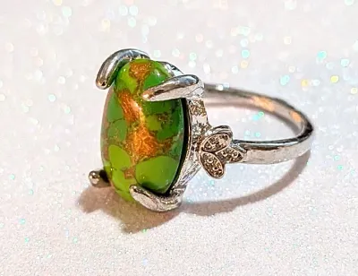 **NEW ARRIVAL** Size 7 GREEN & RUST "Mottled" Oval Cabochon 4-Prong Stone RING1 with a "3 PETALS" Band in a...