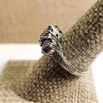 **New Arrival** Size 8 Triple PURPLE Beveled Round Stones RING with Dimpled Side Accents on a Silver Tone Setting and Band (5.3g)