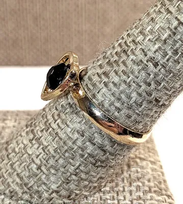 **New Arrival** Size 8½ BLACK Beveled Round Stone in a Heart ADJUSTABLE RING on a Gold Tone Setting & Band (4.0g)