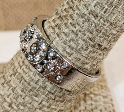 **New Arrival** Size 9 All Silver Colored Bejeweled Graphic Design RING on a Silver Tone Setting & Band (6.9g)