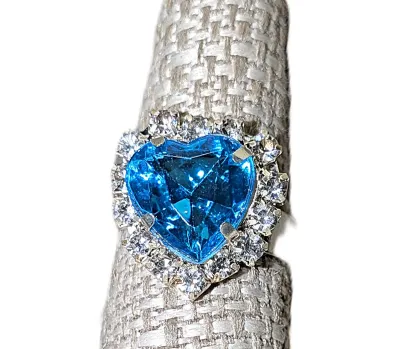 Size 8 Beautiful BLUE GLASS STONE 4-Prong HEART RING with Jeweled Heart Surround and Silver Tone SPLIT BAND (2.5g)