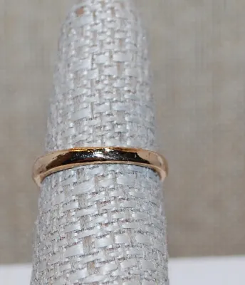 Size 7½ Double HEART RING with BLUE Side Accent Stones on a Gold Tone Band (2.9g)