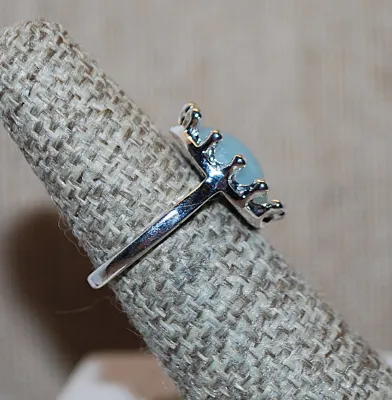 Size 6 ROUND Blue Iridescent Opaque Stone RING with Silver Colored "CROWN" Surround on a Silver Tone BAND (4.6g)